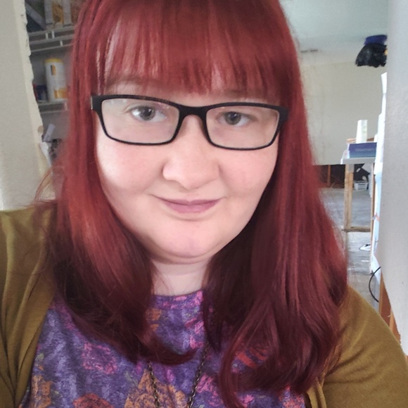 💜 About Me 💜 - Picture 1 of 1